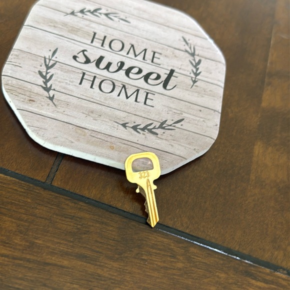 LV key - Picture 4 of 6